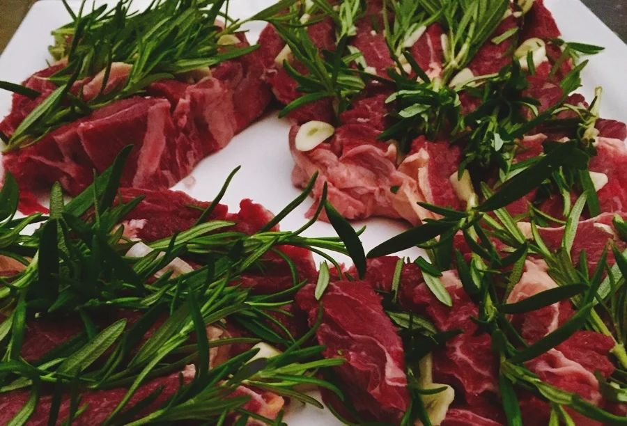 Ribeye mit Knoblauch und Rosmarin – Steakgenuss auf höchstem Niveau Bild 4 - KLAUWE BBQ