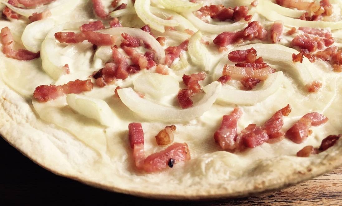 Flammkuchen &ndash; Die ultimative BBQ-Snack f&uuml;r deine KLAUWE! Bild 2 - KLAUWE BBQ