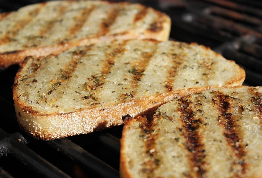 So bereitest du Bruschetta nach italienischer Tradition zu Bild 10 - KLAUWE BBQ