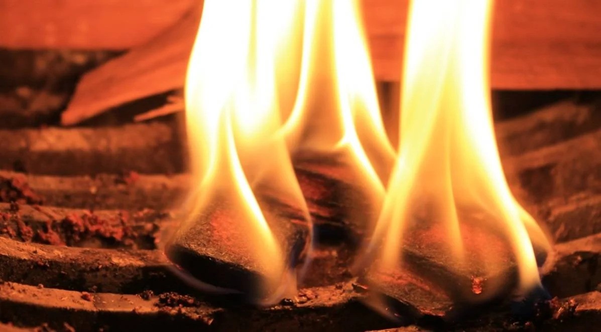 Weiße Anzündwürfel? Sollten verboten werden! Bild 2 - KLAUWE BBQ